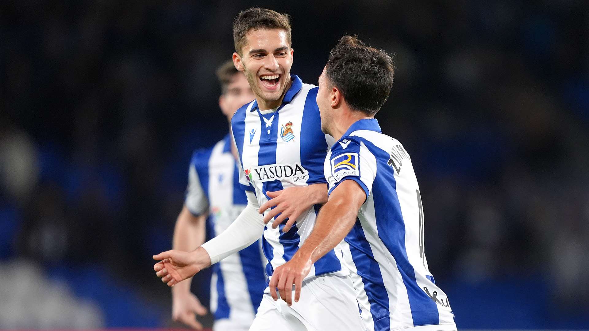 与球迷之间 与球迷之间